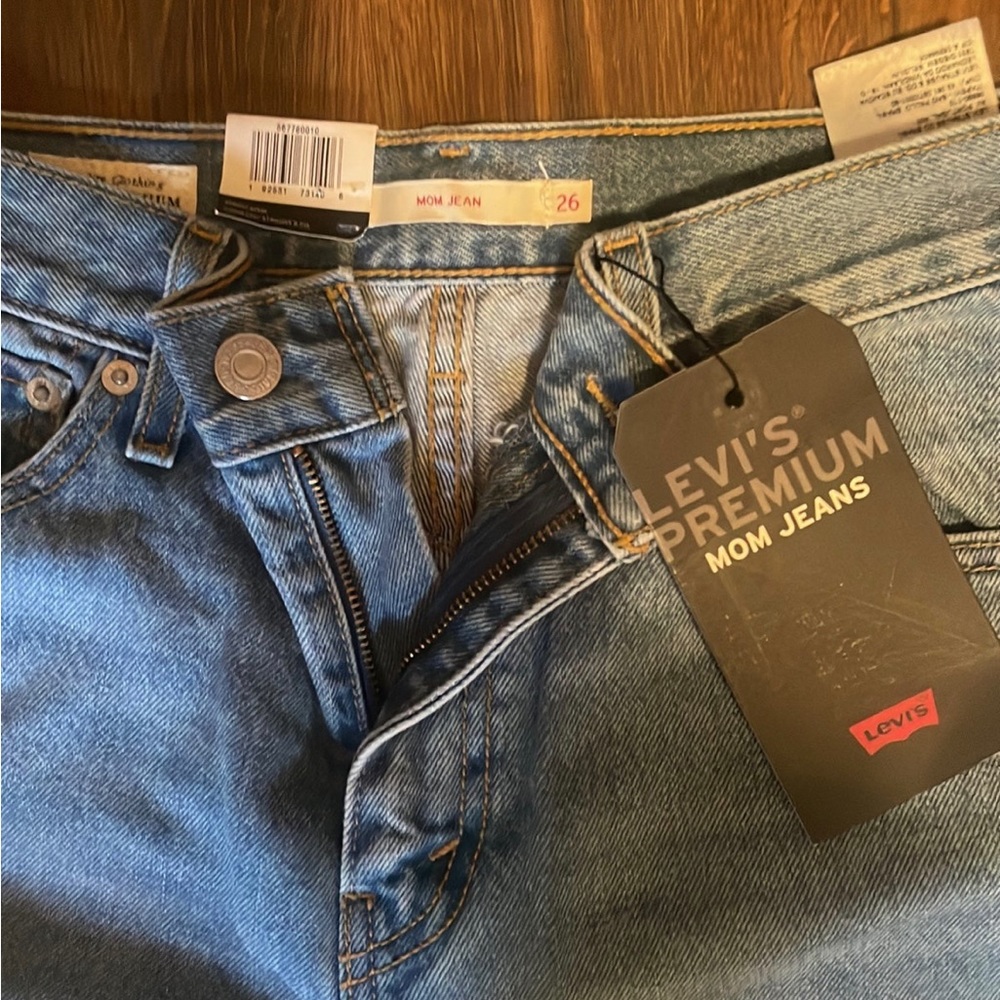 NWT Levi’s mom jeans tapered